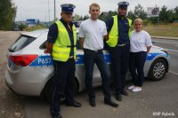Policjanci rybnickiej drogówki, wspólnie z wolontariuszami Fundacji PZU