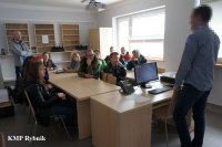 Wizyta uczniów klasy o profilu bezpieczeństwo publiczne z Zespołu Szkół nr 5 im. Józefa Rymera w Rybniku w KMP w Rybniku